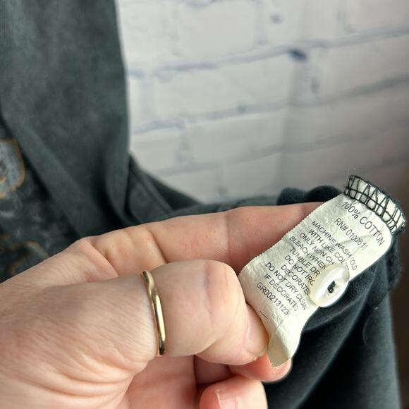 Hard Rock Cafe Dallas Embroidered Logo Distressed Faded Men’s Polo Size Large - Picture 7 of 7